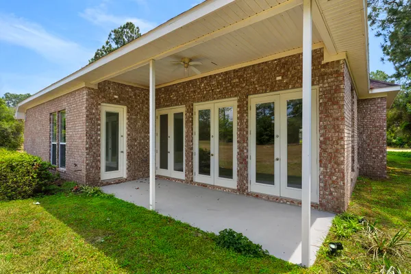 a view of a house with backyard