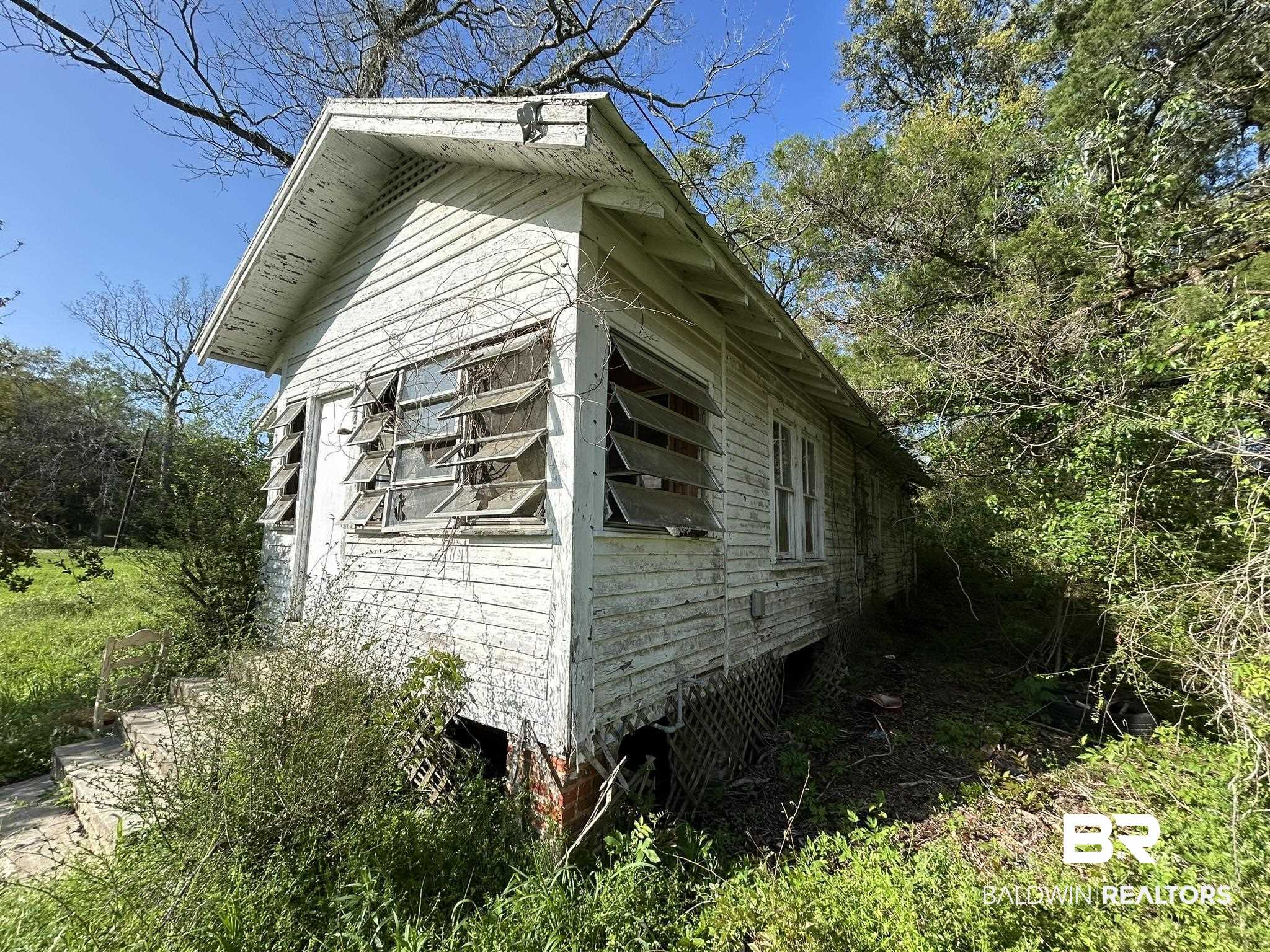 3142 West Turner Road Mobile, AL 36612 - Photo 4 of 19 View of side of home