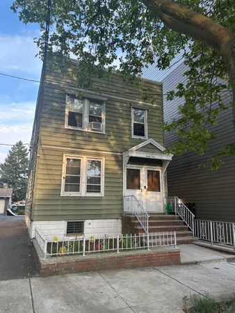 $2,100 | 34 Humphrey Avenue, Unit 1, Bayonne, NJ 07002