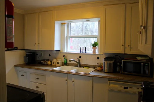 $379,900 | 67 Dexter Road, Scituate, RI 02857