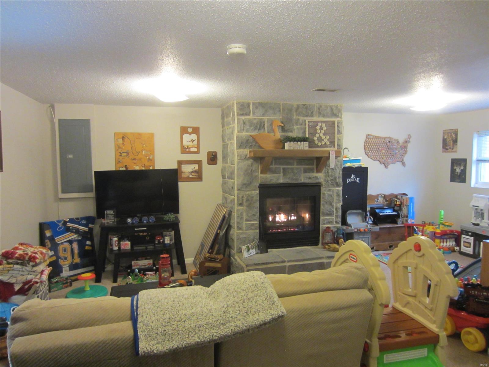 5910 Roach Road Godfrey, IL 62035 - Photo 31 of 35