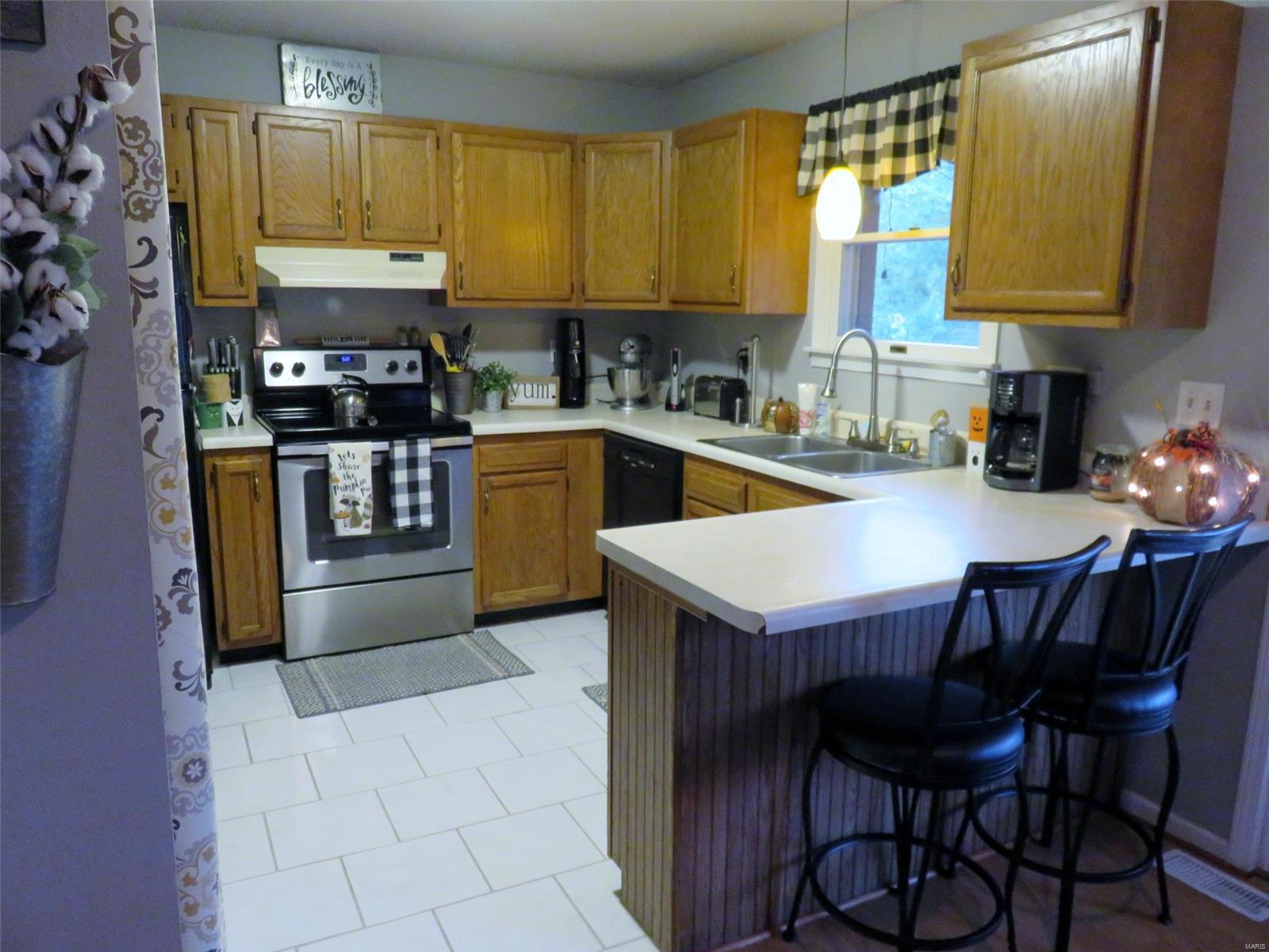 5910 Roach Road Godfrey, IL 62035 - Photo 10 of 35