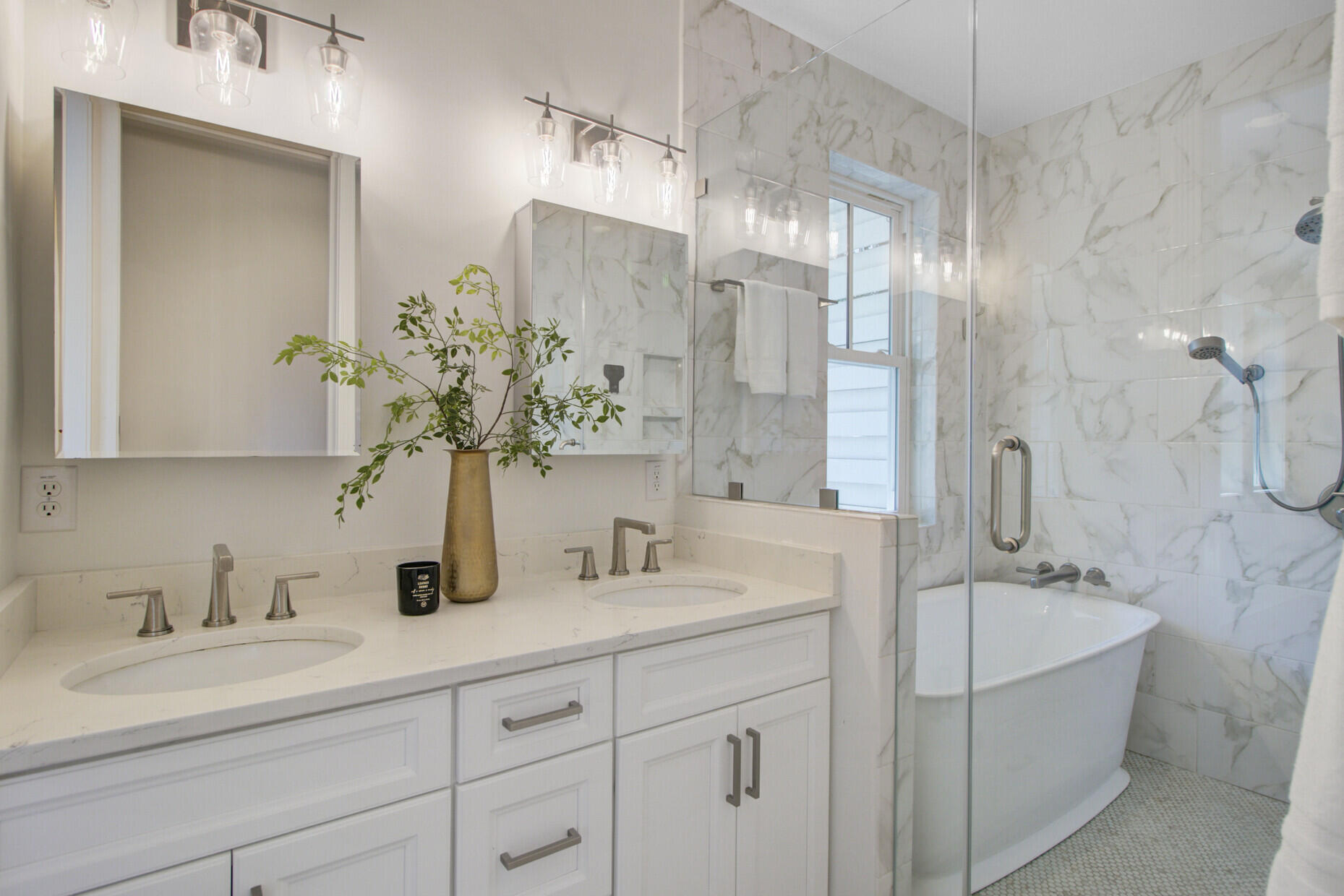 2021 Frampton Avenue Charleston, SC 29412 - Photo 13 of 40 Primary bathroom