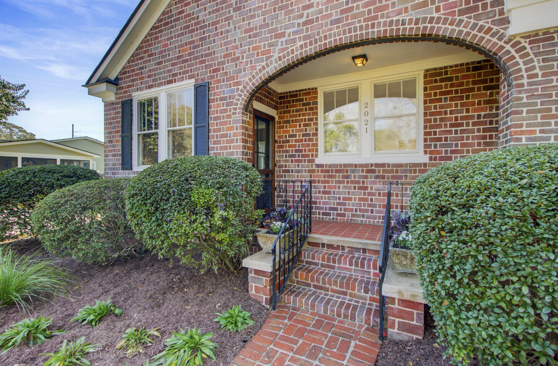 2021 Frampton Avenue Charleston, SC 29412 - Photo 4 of 40 Welcome home!