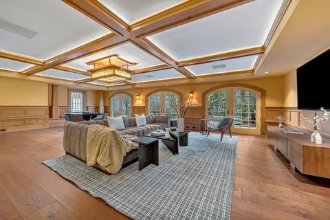 $6,995,000 | 121 Livingston Road, Wellesley, MA 02482