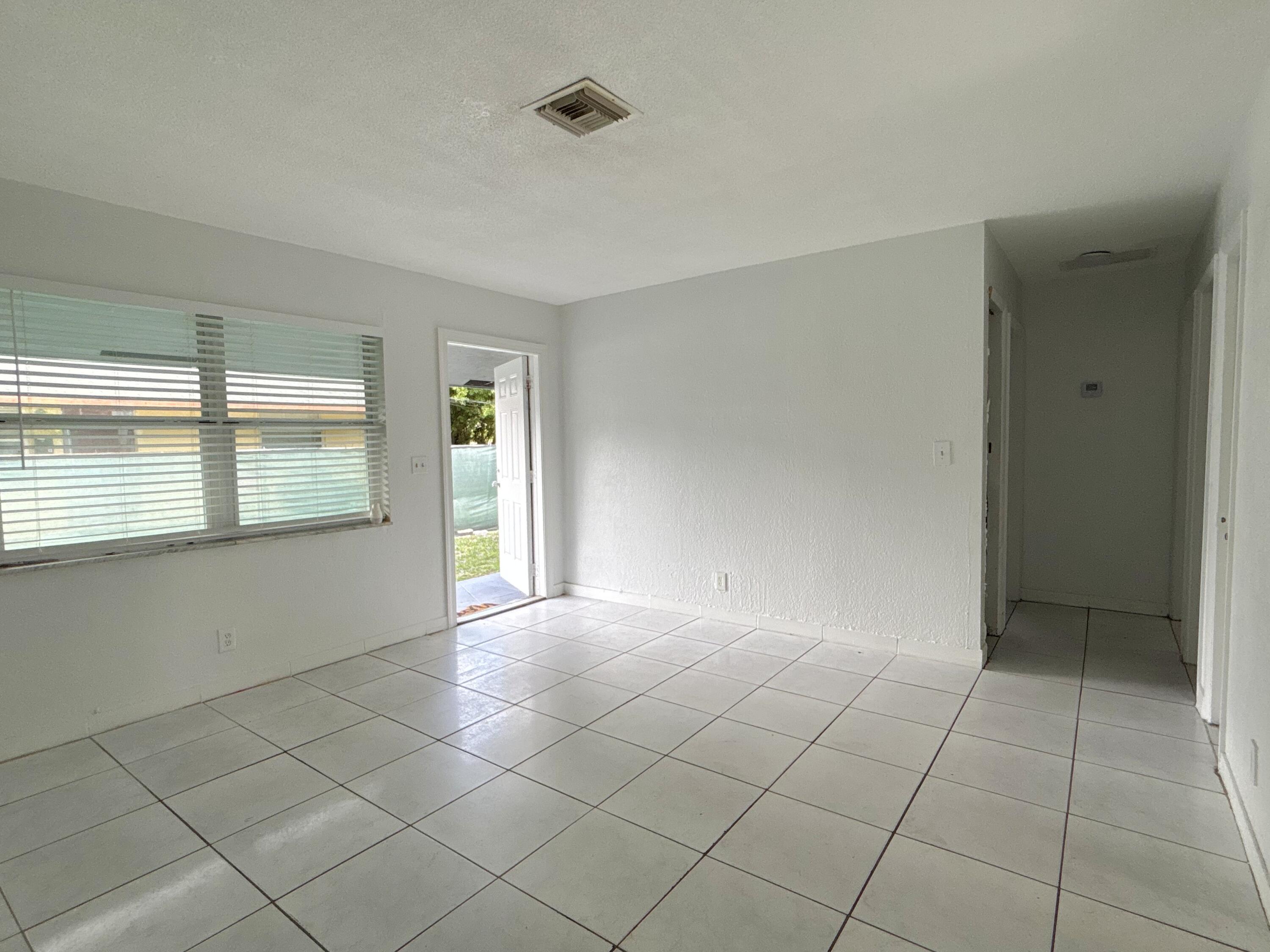 830 Southwest 10th Street, Unit B Pompano Beach, FL 33060 - Photo 12 of 20 IMG_8653