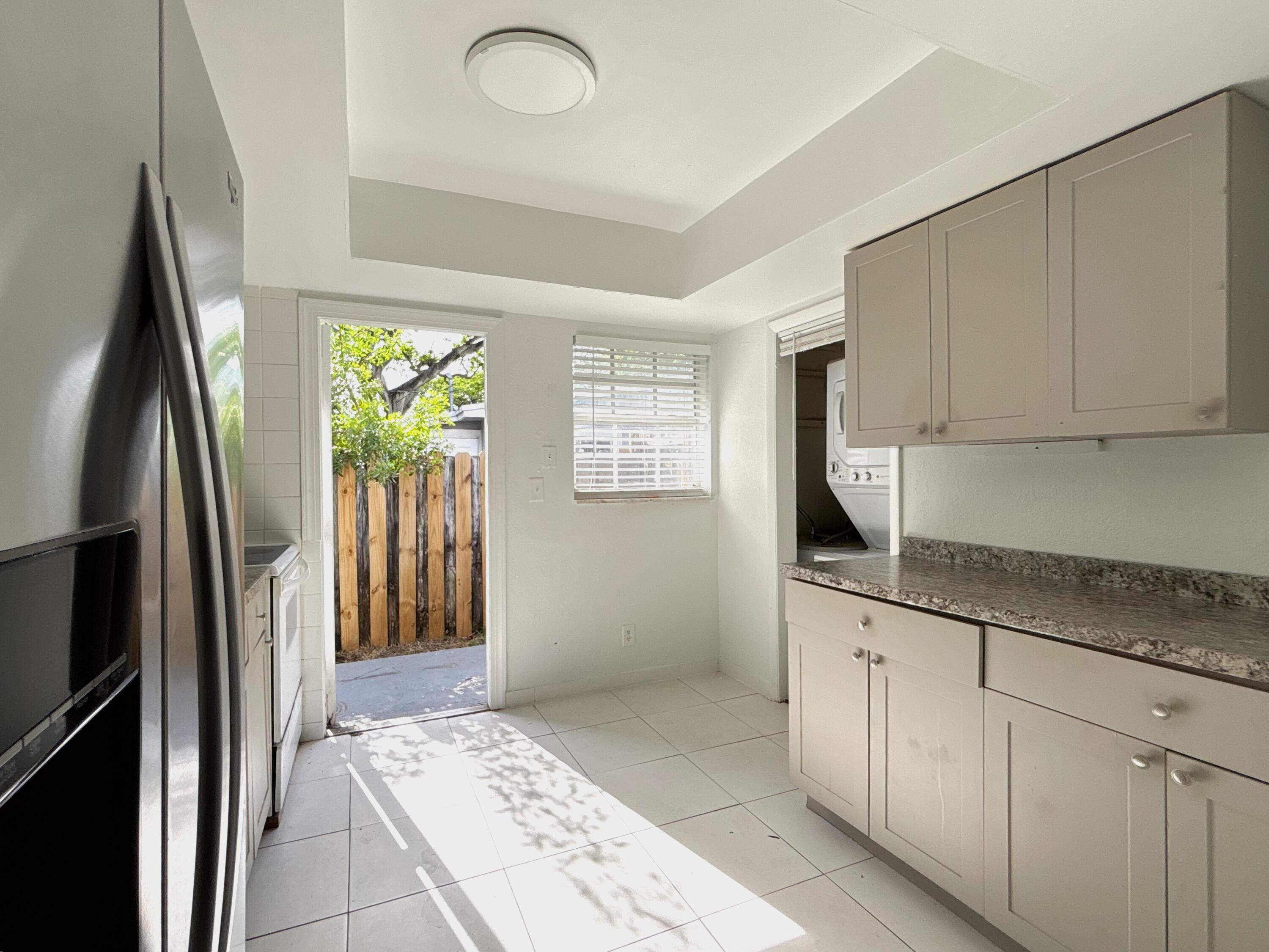 830 Southwest 10th Street, Unit B Pompano Beach, FL 33060 - Photo 14 of 20 IMG_86581