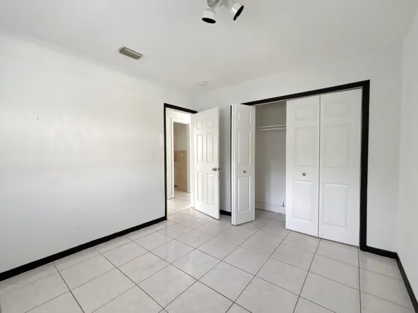 $2,000 | 830 Southwest 10th Street, Unit B, Pompano Beach, FL 33060