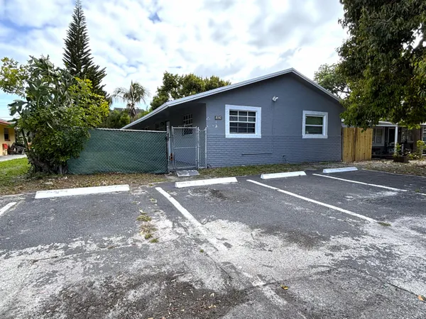 $2,000 | 830 Southwest 10th Street, Unit B, Pompano Beach, FL 33060