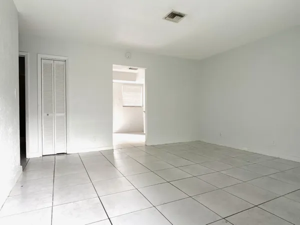 $2,000 | 830 Southwest 10th Street, Unit B, Pompano Beach, FL 33060