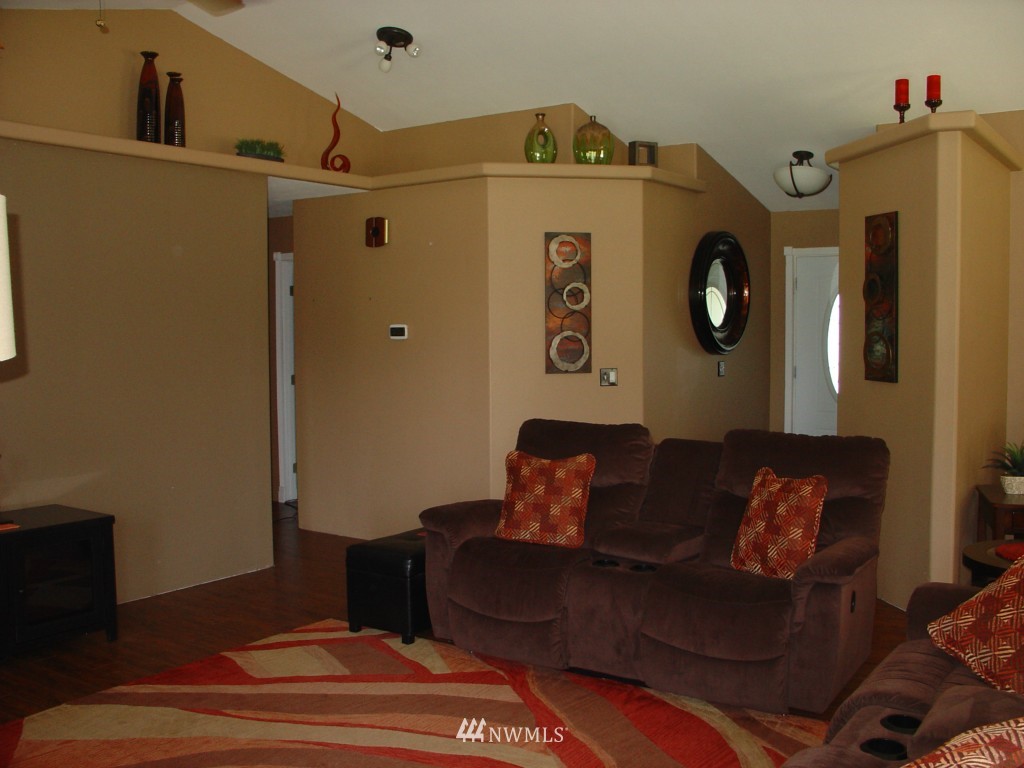 8529 178th Avenue Southwest Rochester, WA 98579 - Photo 5 of 20
