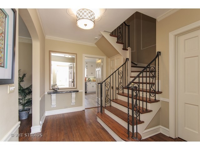 9428 Ridgeway Avenue Evanston, IL 60203 - Photo 2 of 10