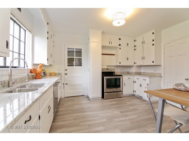 9428 Ridgeway Avenue Evanston, IL 60203 - Photo 4 of 10