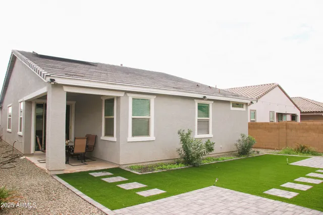 a view of a house with a backyard
