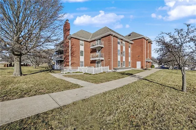 $155,000 | 8001 Westridge Road, Unit 102, Raytown, MO 64138