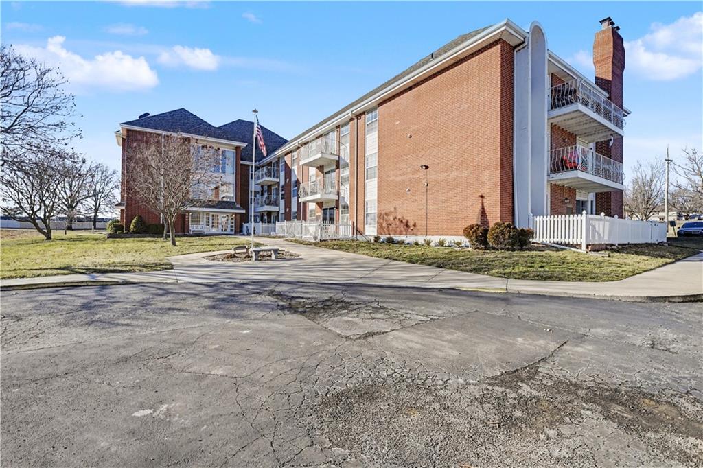 8001 Westridge Road, Unit 102 Raytown, MO 64138 - Photo 28 of 30