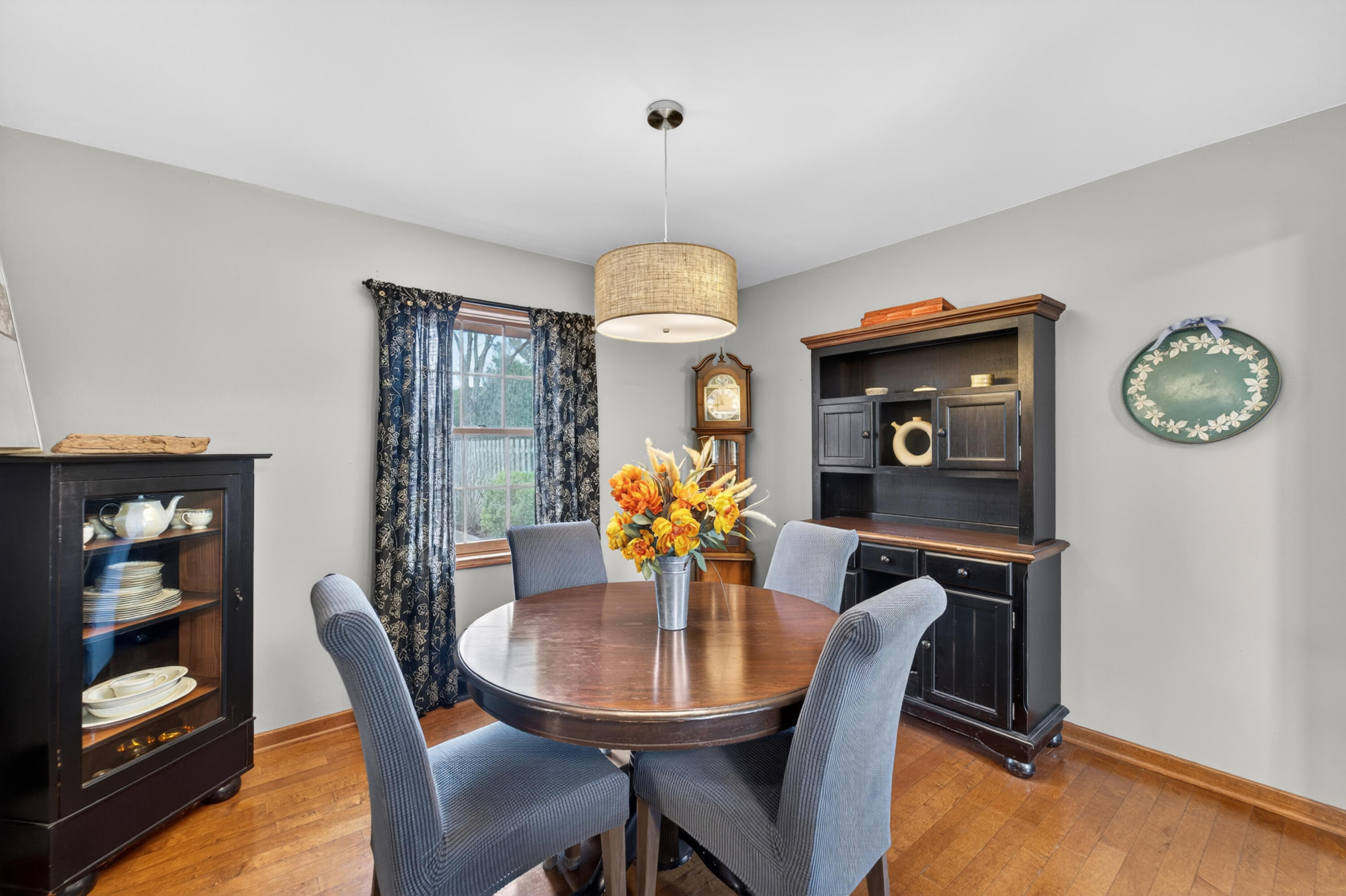 4007 81st Street Kenosha, WI 53142 - Photo 11 of 37 4007 Dining area