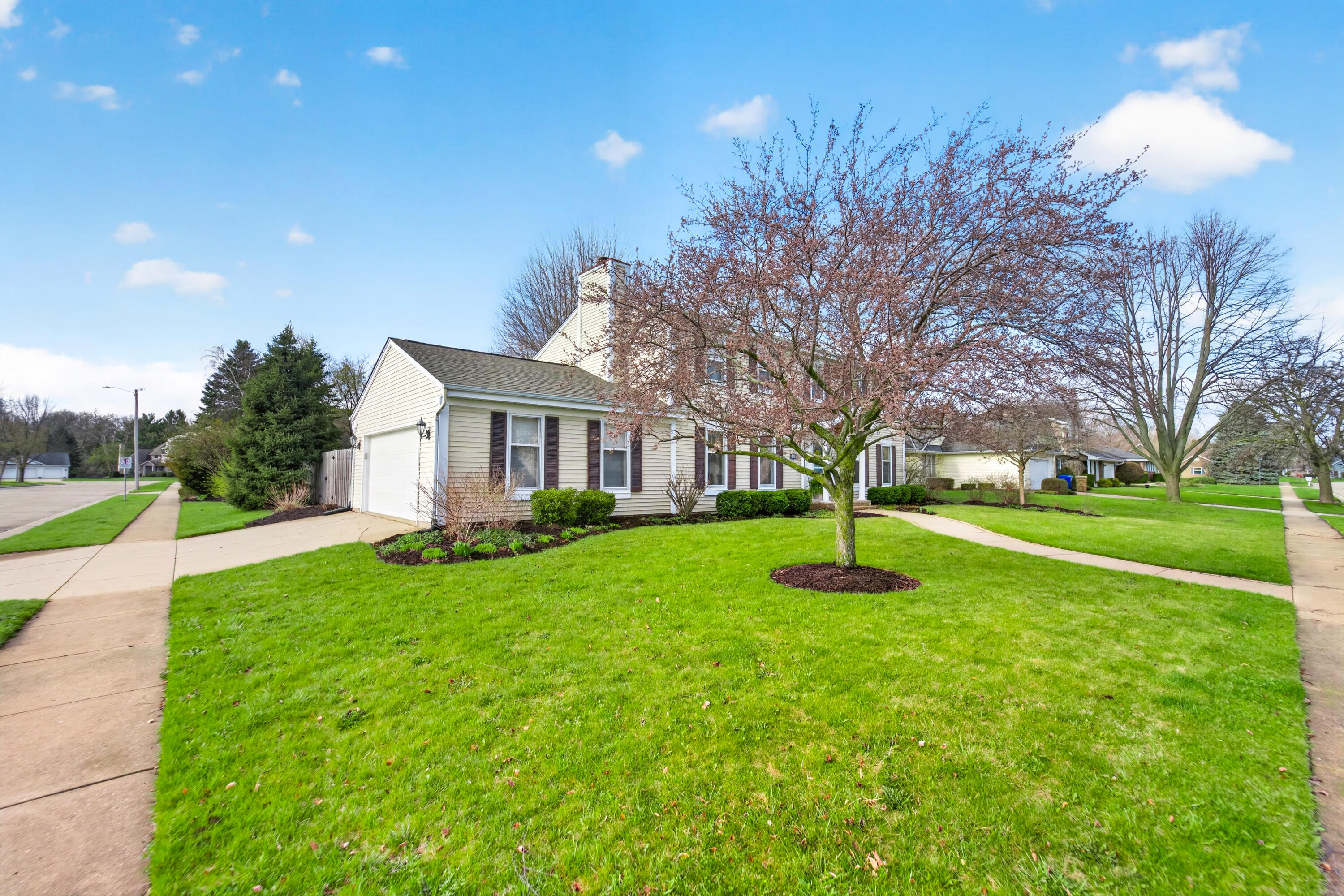 4007 81st Street Kenosha, WI 53142 - Photo 3 of 37 4007 Front 2