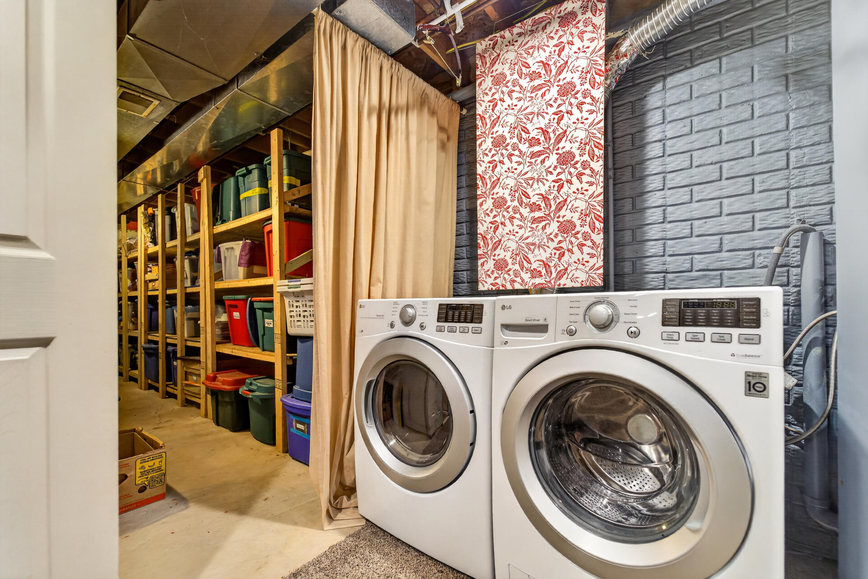 4007 81st Street Kenosha, WI 53142 - Photo 33 of 37 4007 Laundry