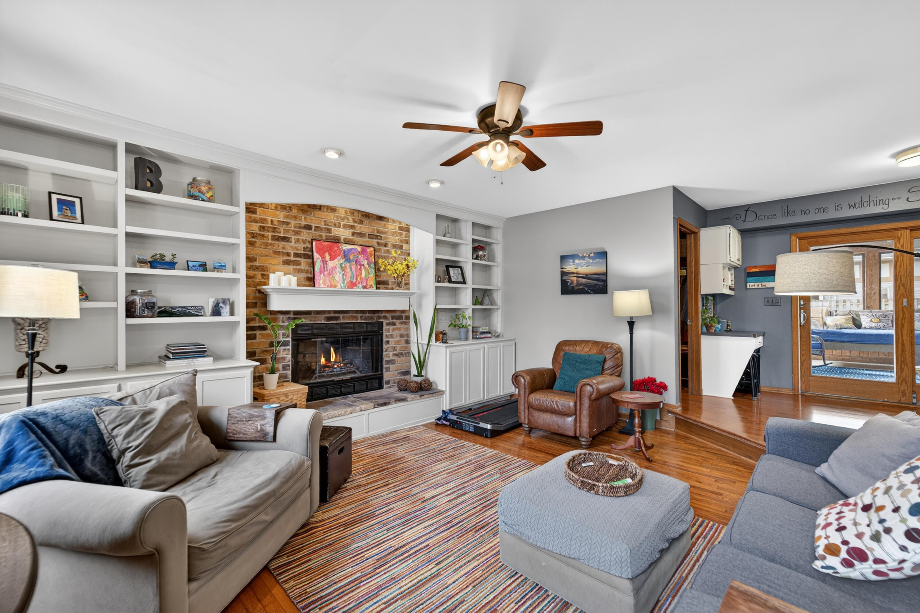 4007 81st Street Kenosha, WI 53142 - Photo 4 of 37 4007 Living room