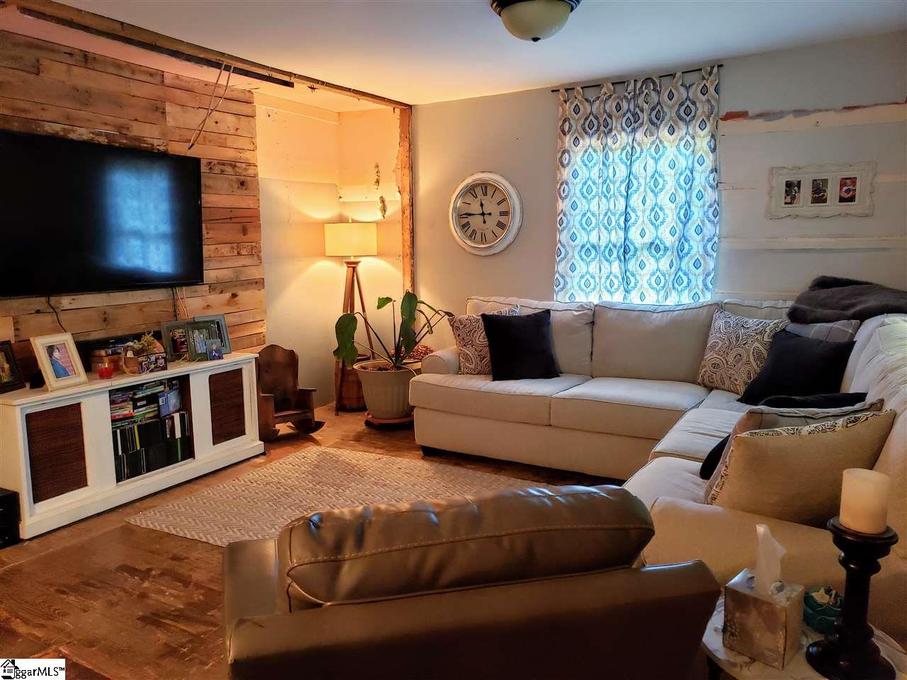 158 Wolf Creek Road Easley, SC 29640 - Photo 3 of 16