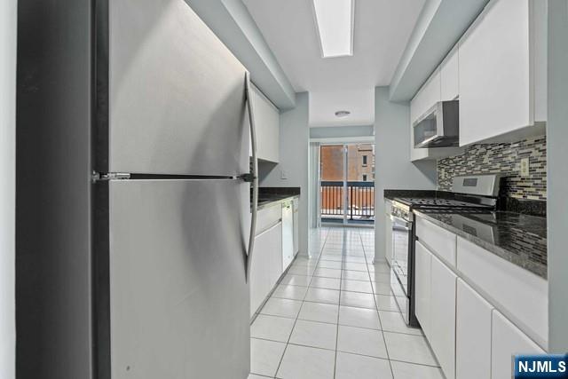 405 Williams Court, Unit 405 Edgewater, NJ 07020 - Photo 8 of 27