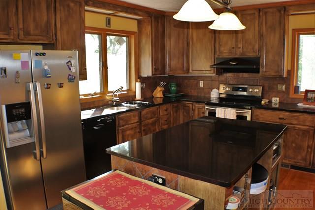 348 Oak Ridge Drive Boone, NC 28607 - Photo 9 of 41 Gallery Image 9
