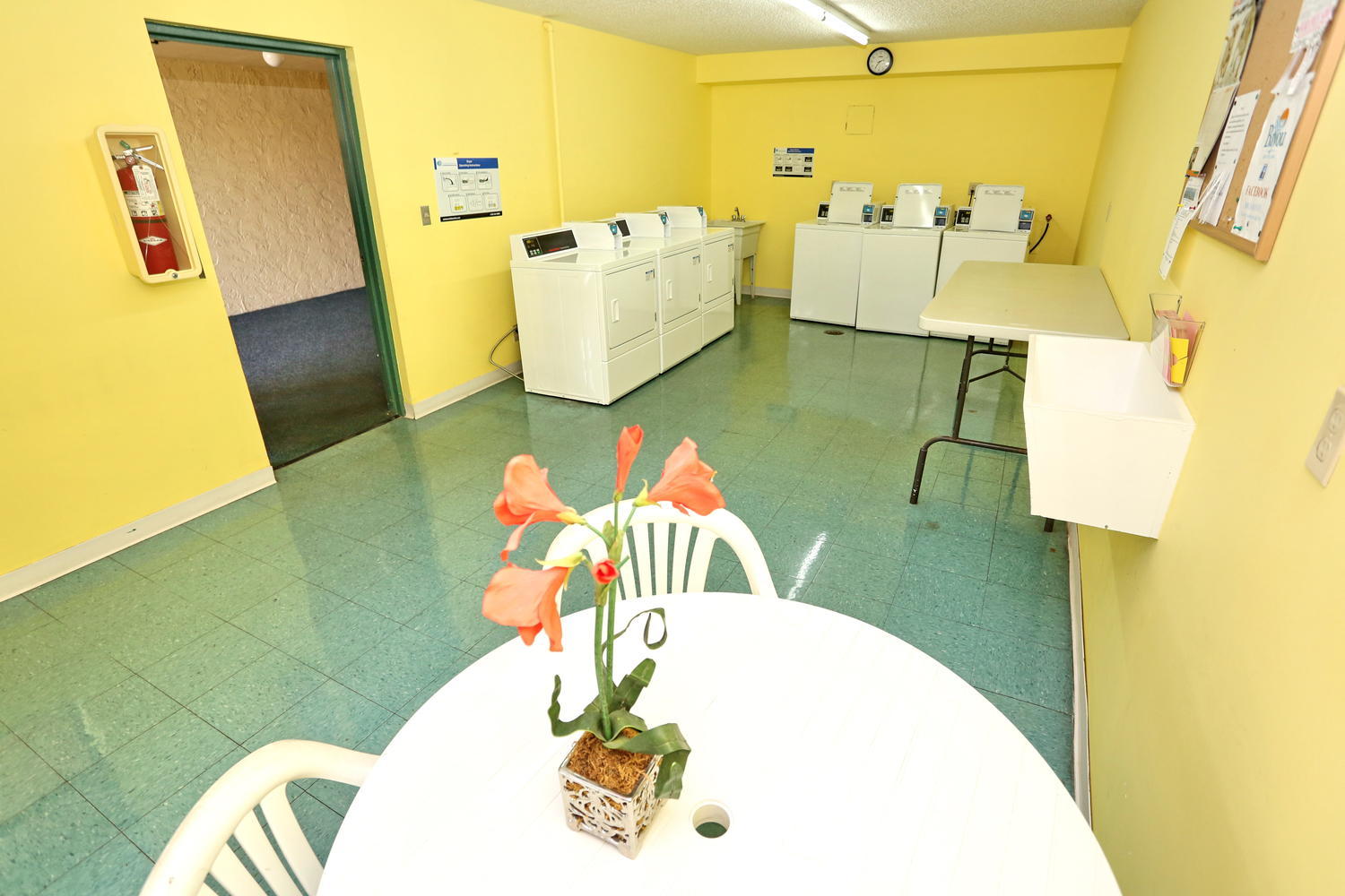 3 Royal Palm Way, Unit 301 Boca Raton, FL 33432 - Photo 23 of 35 LAUNDRY