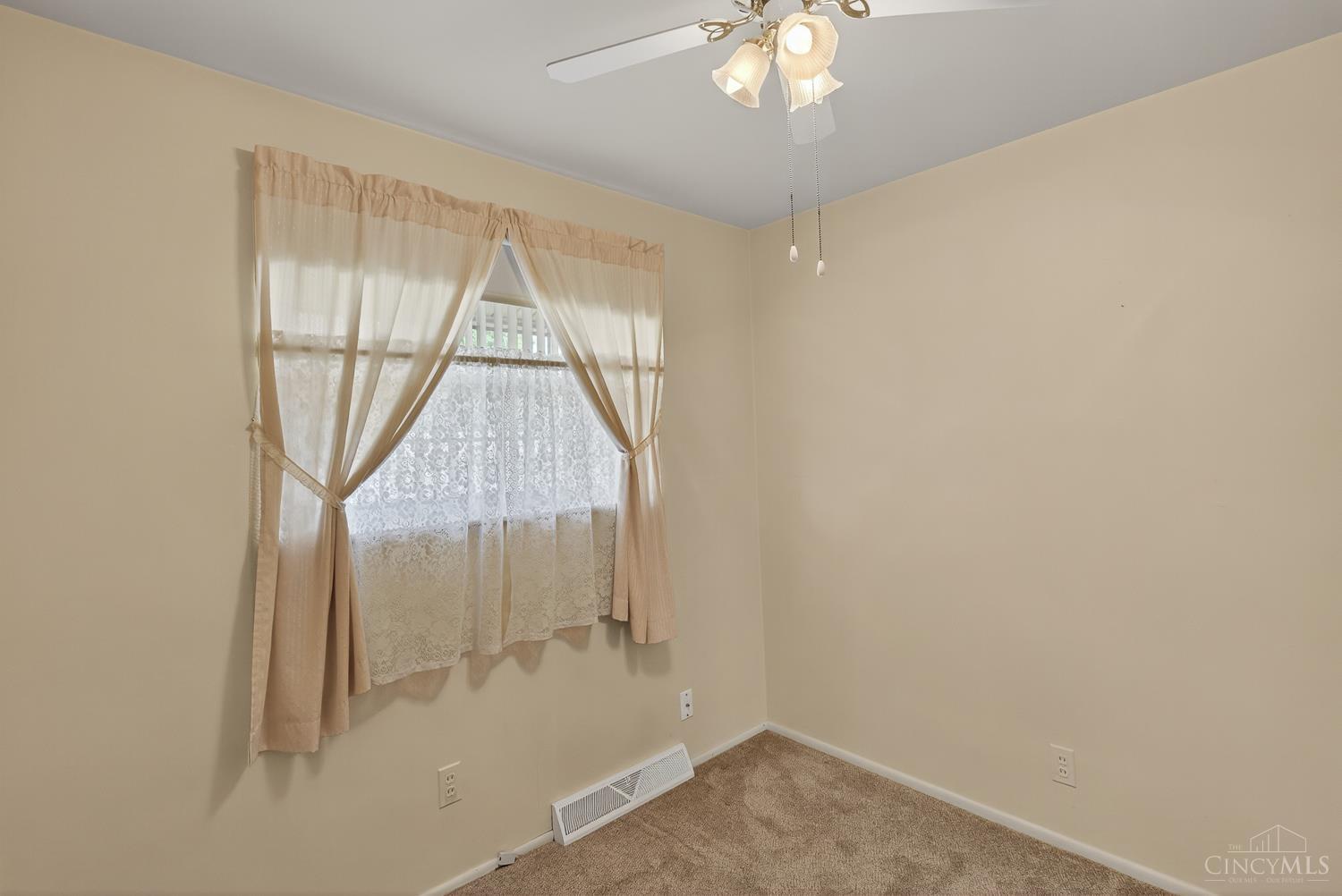 2573 Adams Road Cincinnati, OH 45231 - Photo 20 of 40