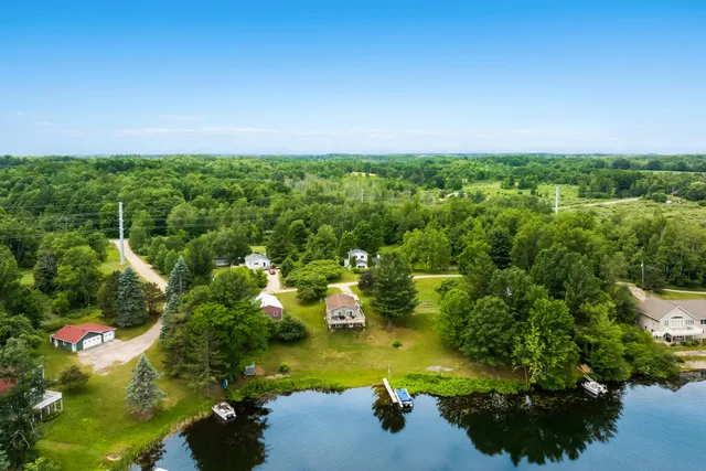 $219,900 | 16966 Maple Drive, Leroy, MI 49655