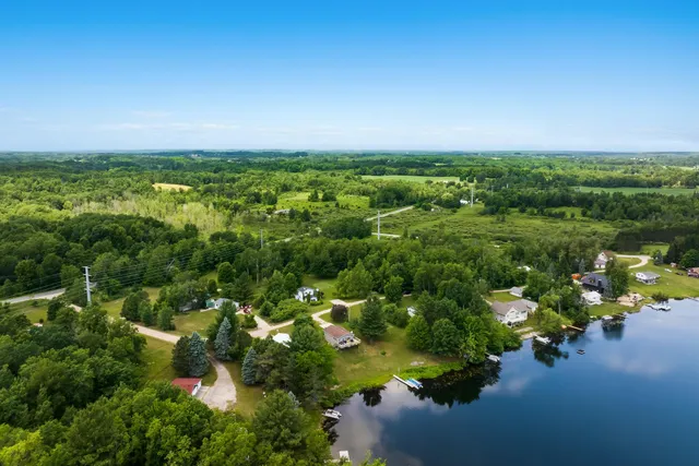 $219,900 | 16966 Maple Drive, Leroy, MI 49655