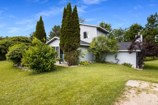 $219,900 | 16966 Maple Drive, Leroy, MI 49655