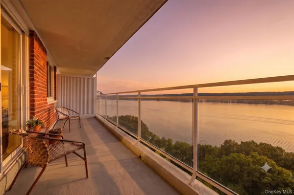 $328,000 | 2575 Palisade Avenue, Unit 11J | Spuyten Duyvil