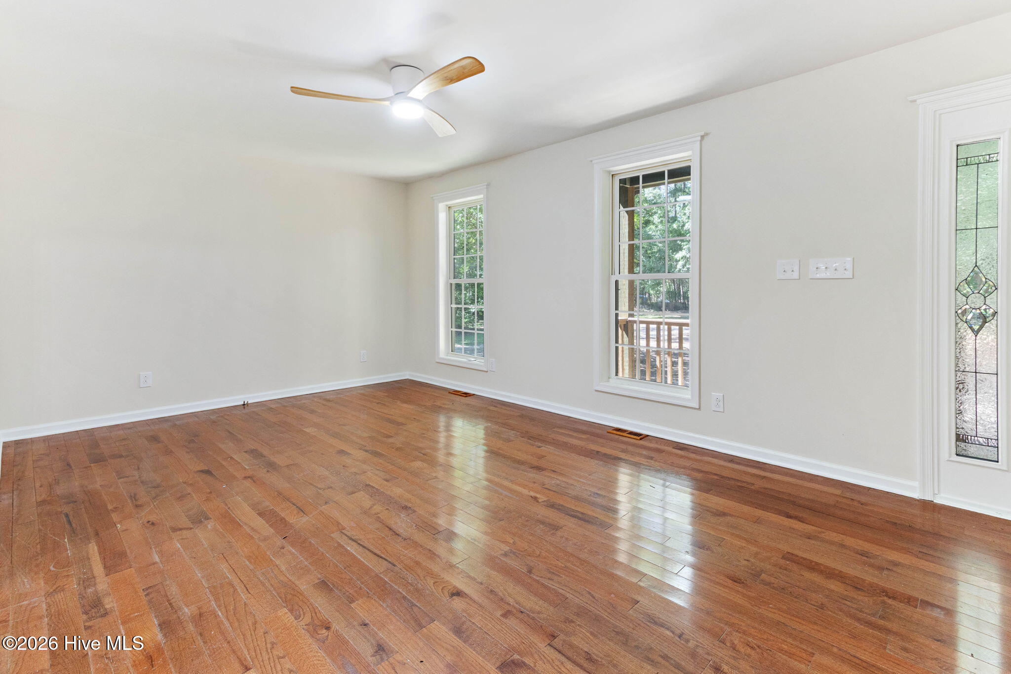 359 Gibson Dairy Road Elizabethtown, NC 28337 - Photo 8 of 31 Living Room