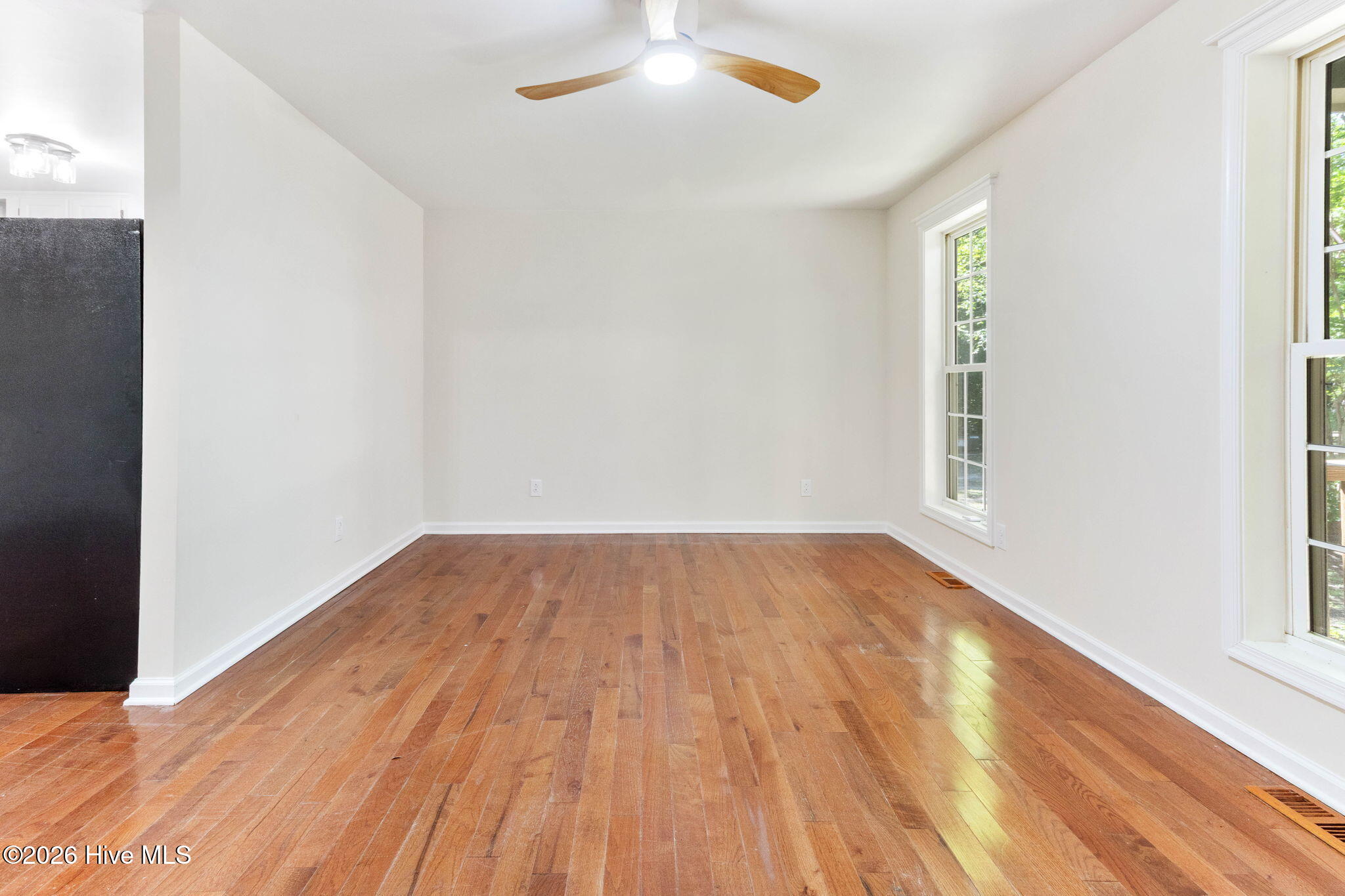 359 Gibson Dairy Road Elizabethtown, NC 28337 - Photo 9 of 31 Living Room