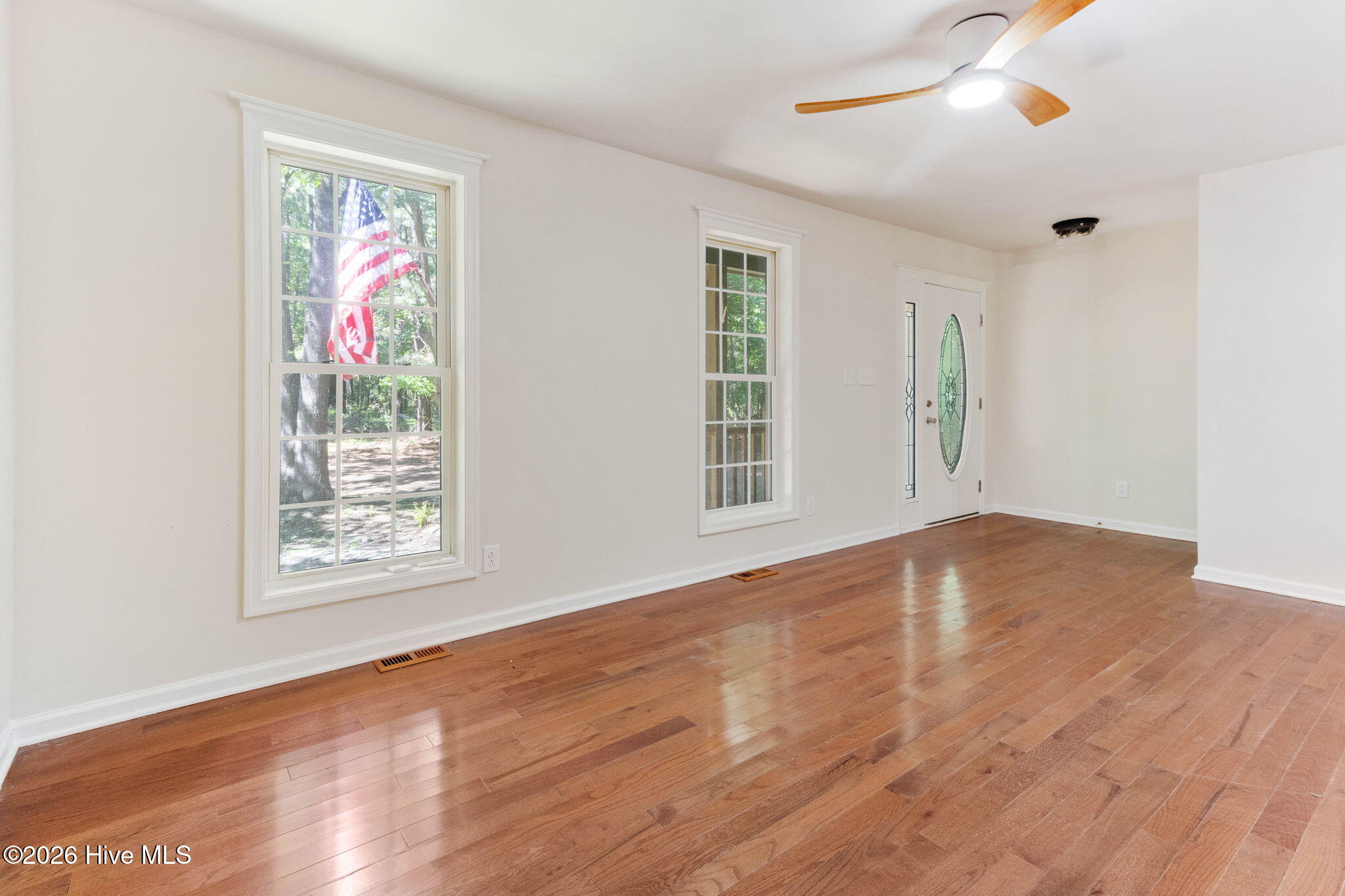359 Gibson Dairy Road Elizabethtown, NC 28337 - Photo 10 of 31 Living Room