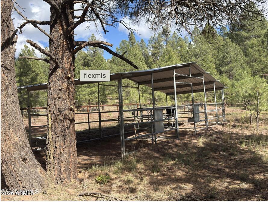 7261 East Long Bow Drive Williams, AZ 86046 - Photo 5 of 26 a view of a chairs and table in the backyard