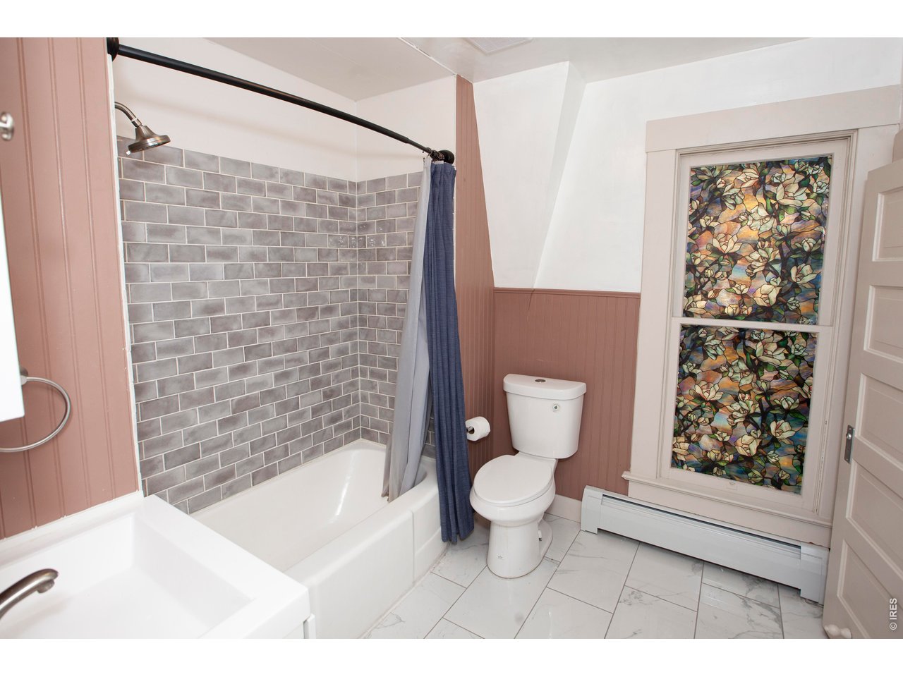 301 South 2nd Street Sterling, CO 80751 - Photo 29 of 49 a bathroom with a toilet a sink and a bathtub