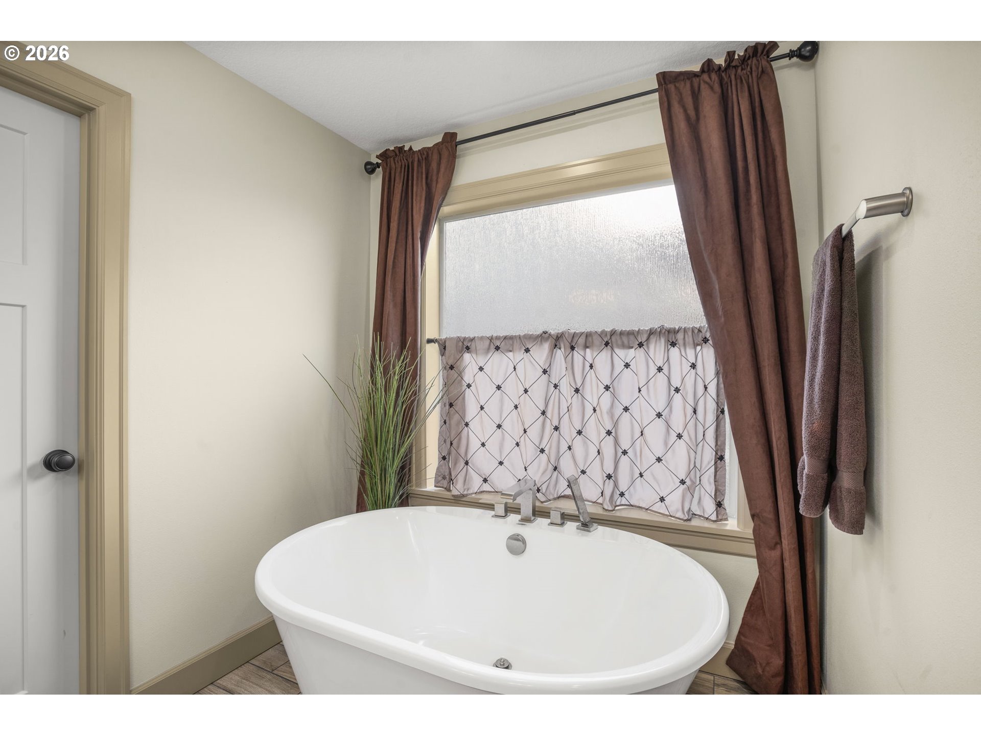 1668 Southeast 35th Terrace Gresham, OR 97080 - Photo 16 of 33 a bathroom with a sink a toilet a shower curtain and a large window