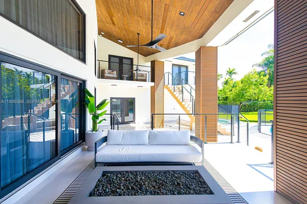 $4,900,000 | 10506 Southwest 89th Place, Miami, FL 33176