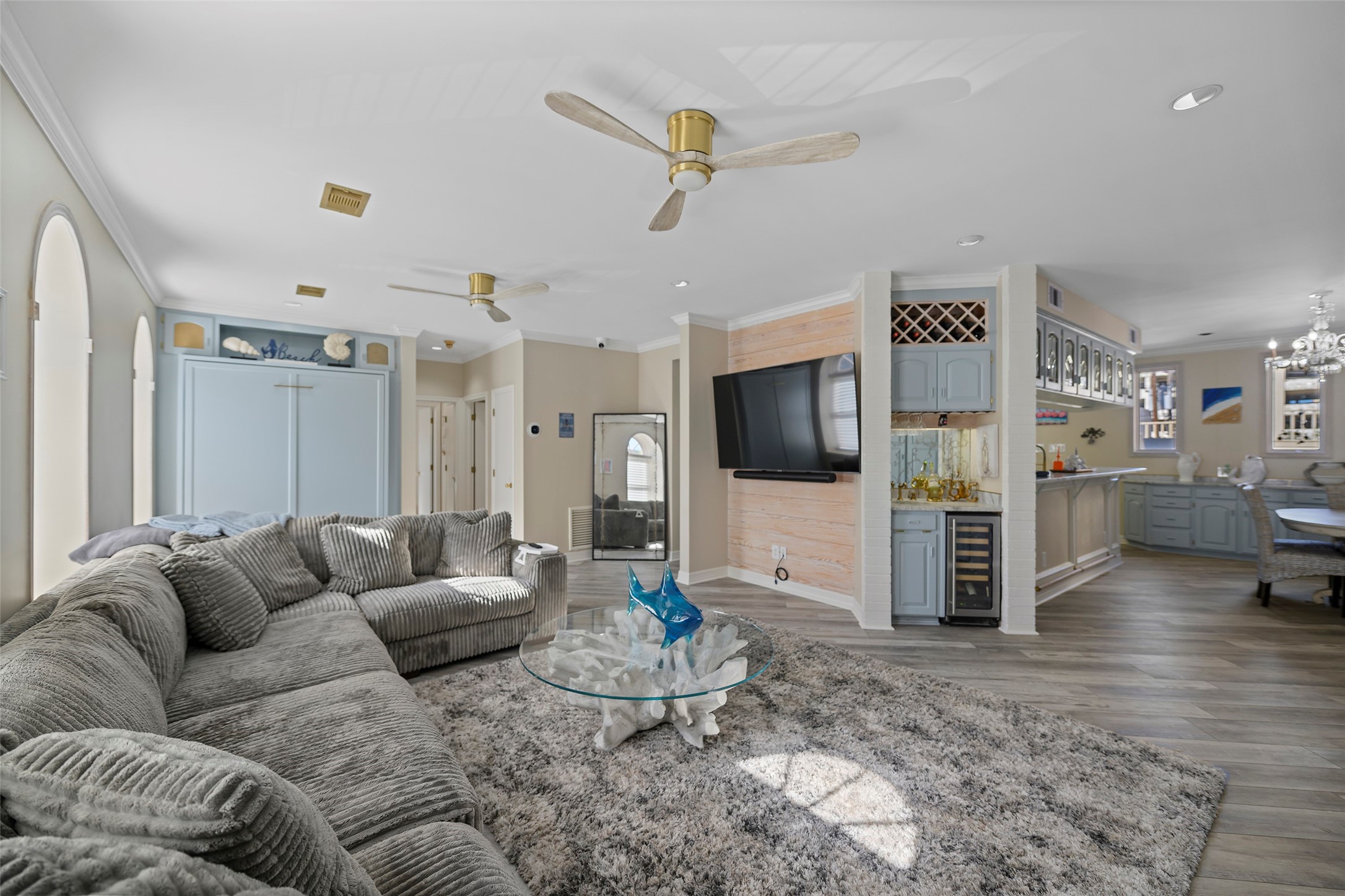 2102 Postoffice Street, Unit 1 Galveston, TX 77550 - Photo 19 of 38 Living room with a bar