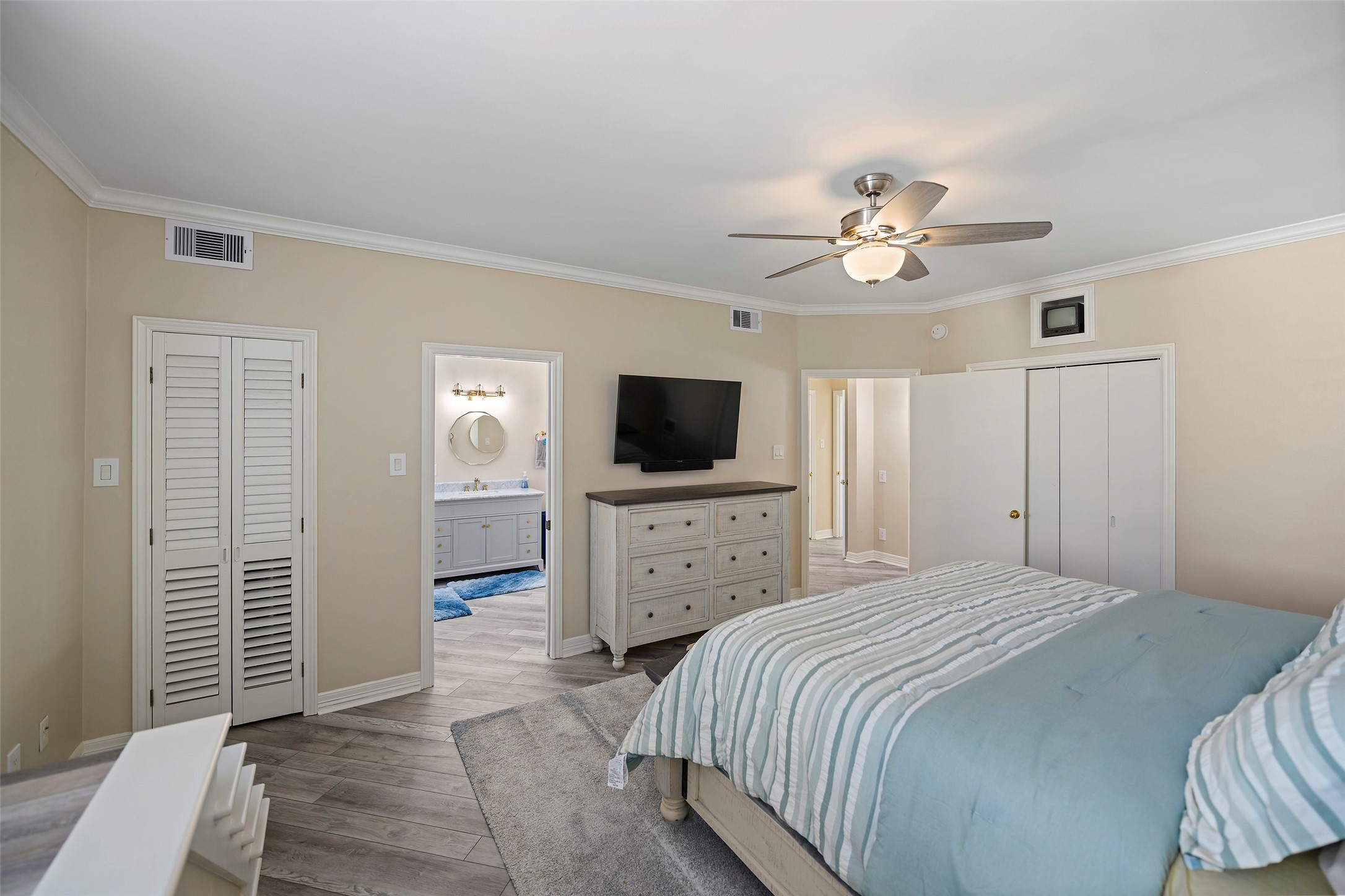 2102 Postoffice Street, Unit 1 Galveston, TX 77550 - Photo 29 of 38 Private entrance to the patio