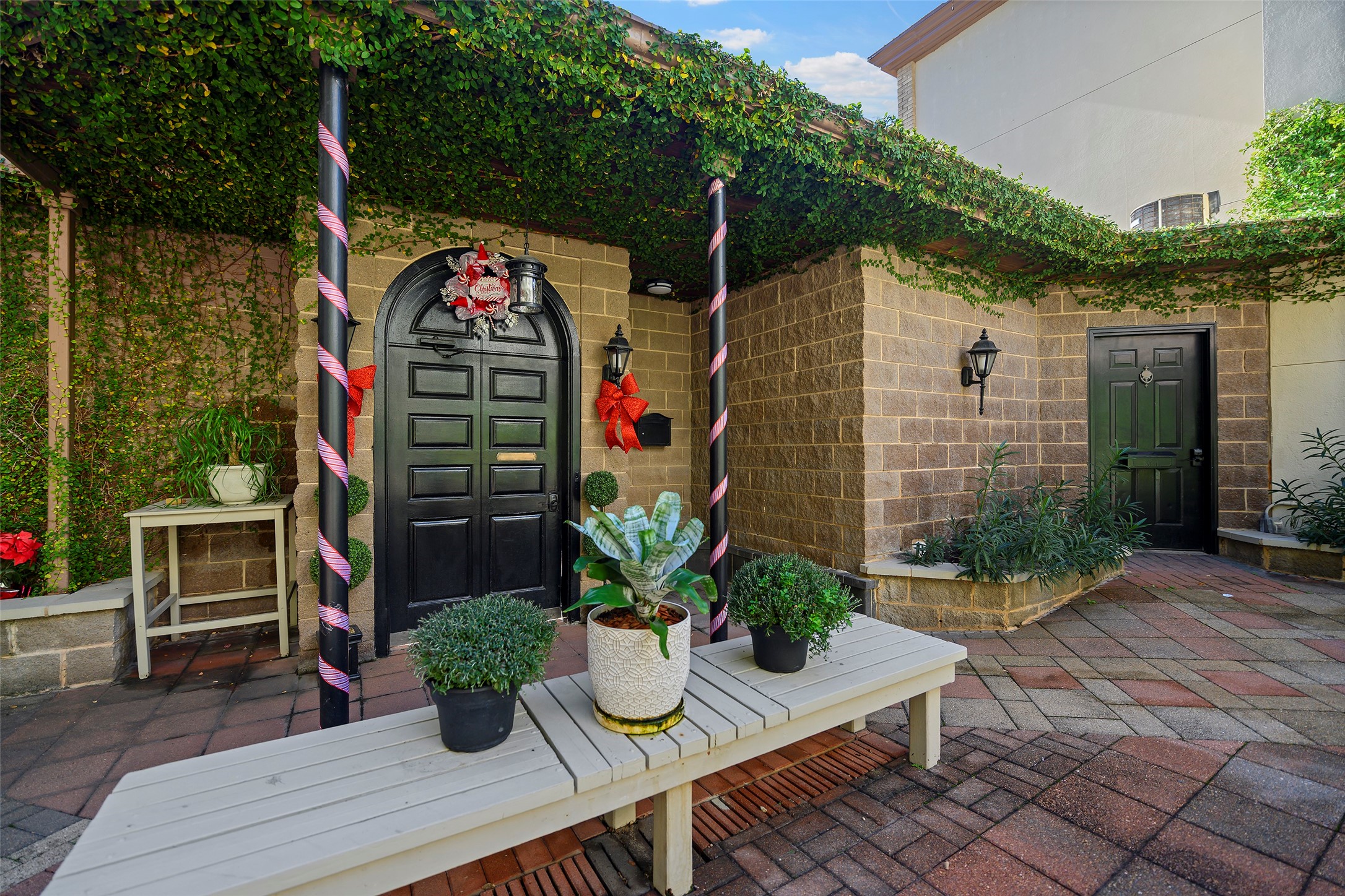 2102 Postoffice Street, Unit 1 Galveston, TX 77550 - Photo 4 of 38 New Orleans inspired courtyard