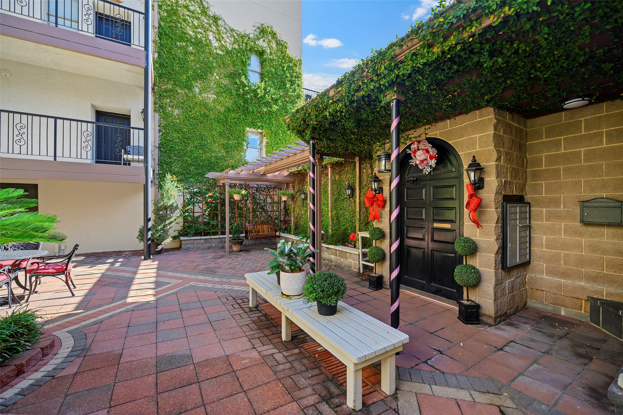 2102 Postoffice Street, Unit 1 Galveston, TX 77550 - Photo 5 of 38 Completely hidden from the public eye.