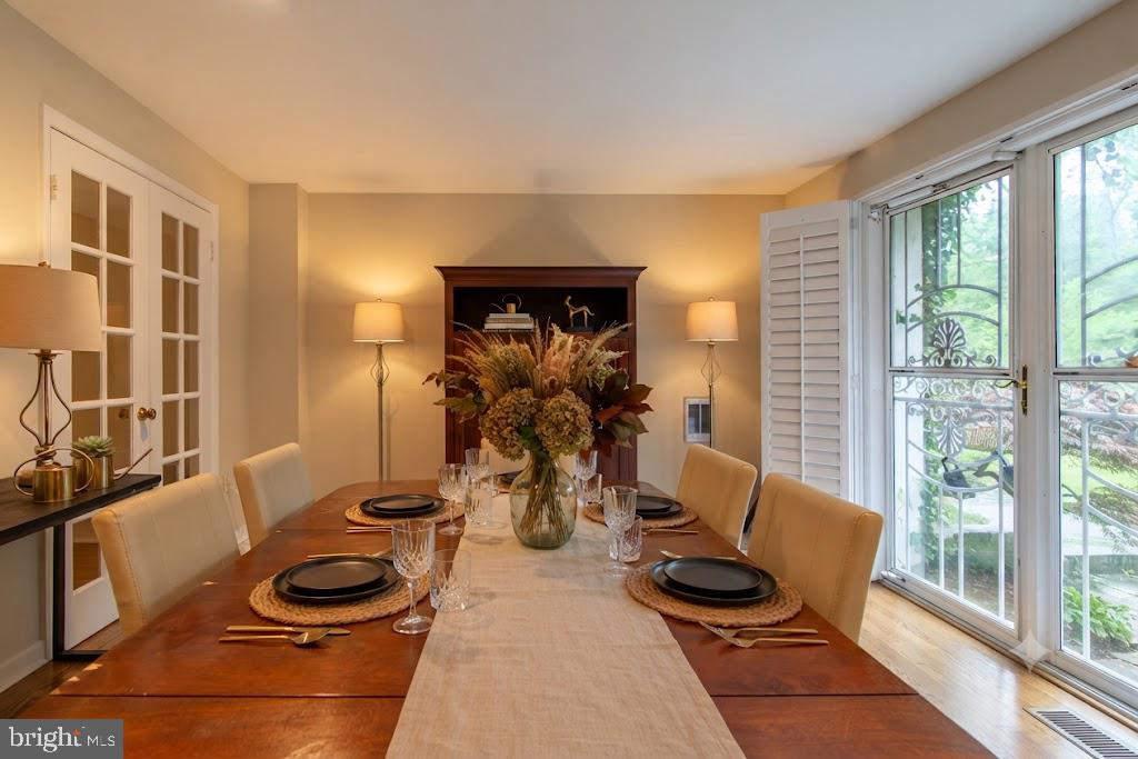 6034 Chesterbrook Road, Unit B McLean, VA 22101 - Photo 10 of 34 Elegant dining space with natural light.
