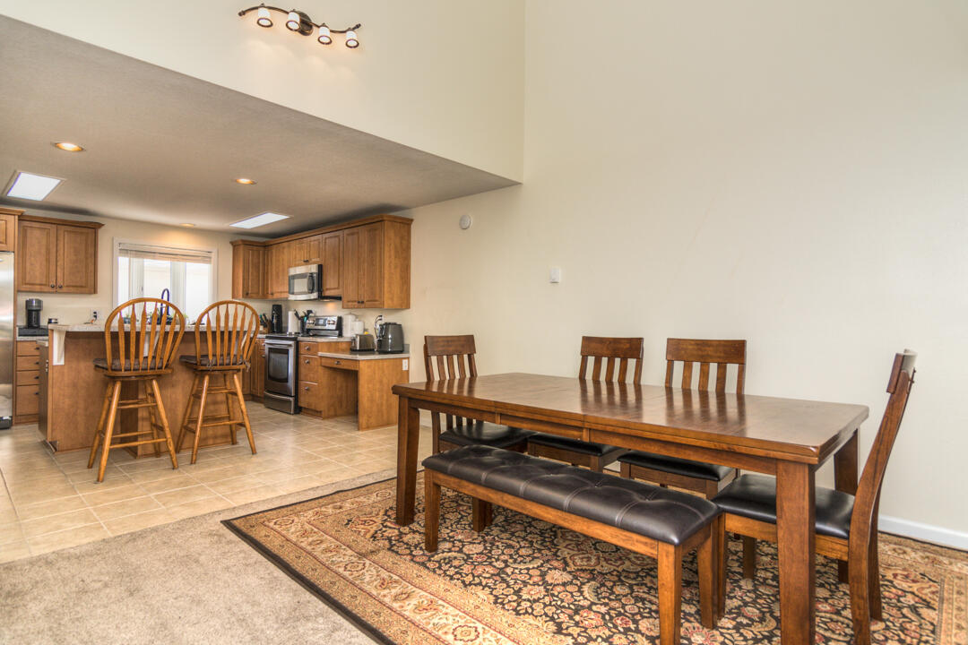 1050 Northeast Butler Market Road, Unit 17 Bend, OR 97701 - Photo 10 of 31 Butler Market Rd NE 1050 Rm17 Web (12 of