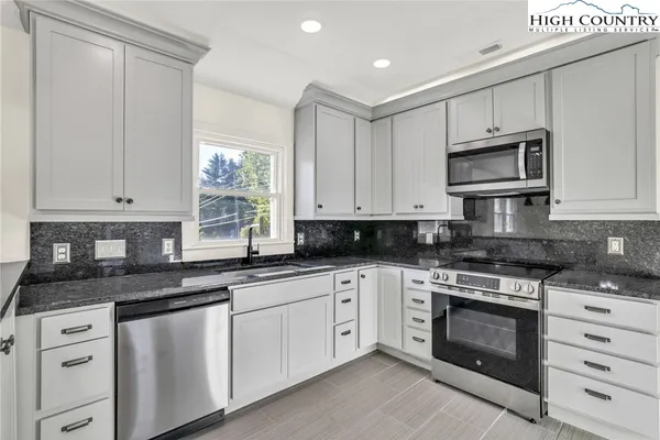 $399,900 | 608 Mountain Avenue, West Jefferson, NC 28694