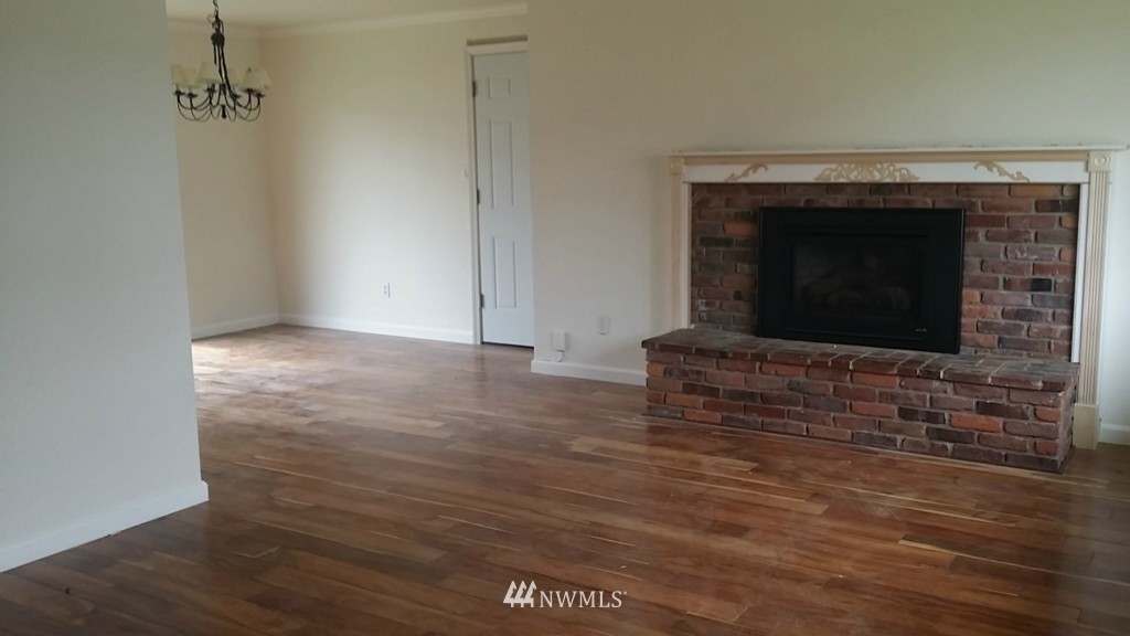 4113 Northeast 11th Street Renton, WA 98059 - Photo 3 of 18