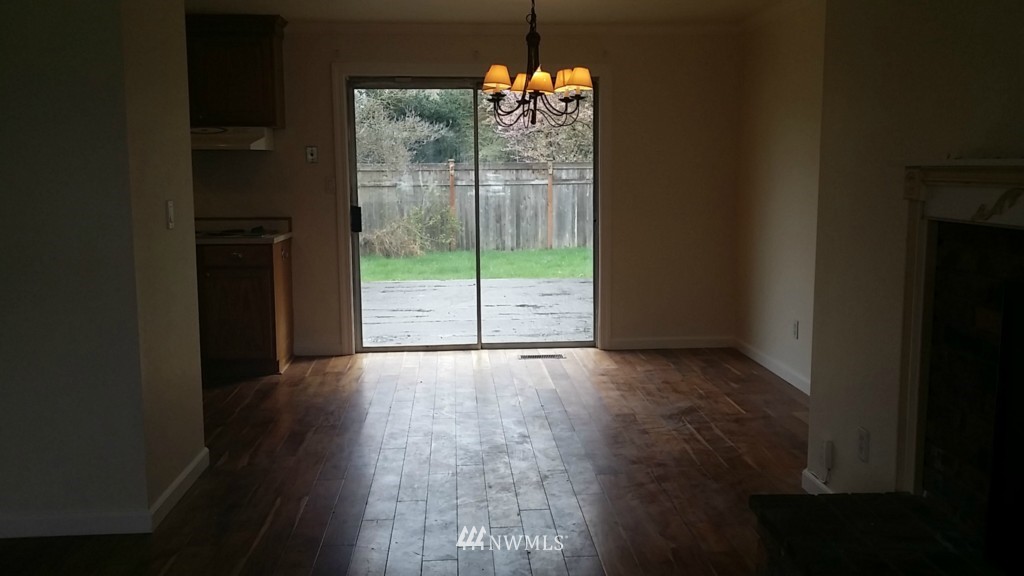 4113 Northeast 11th Street Renton, WA 98059 - Photo 5 of 18