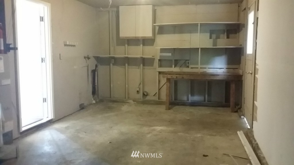 4113 Northeast 11th Street Renton, WA 98059 - Photo 8 of 18